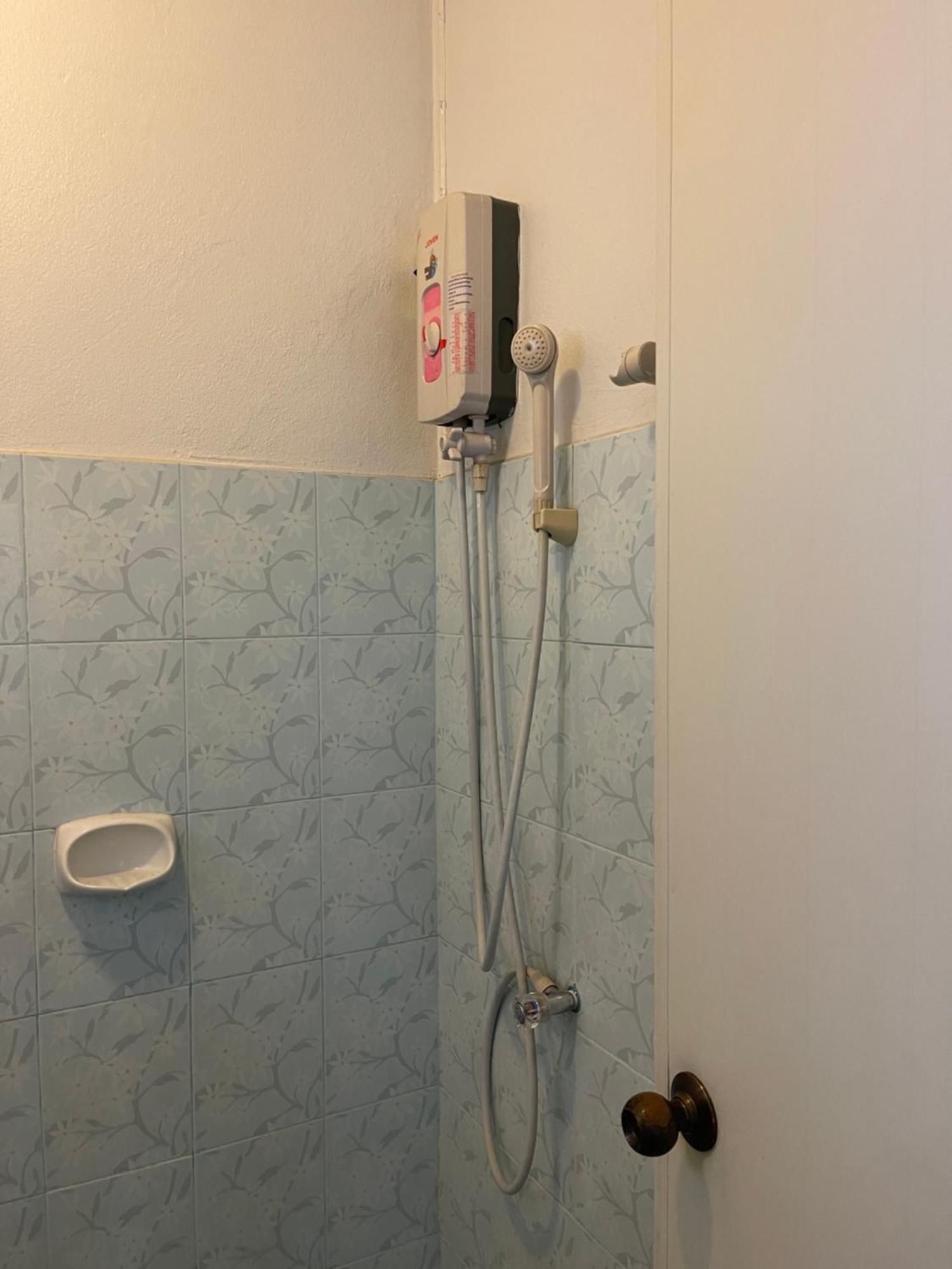 Jj Guesthouse Чиангмай Екстериор снимка