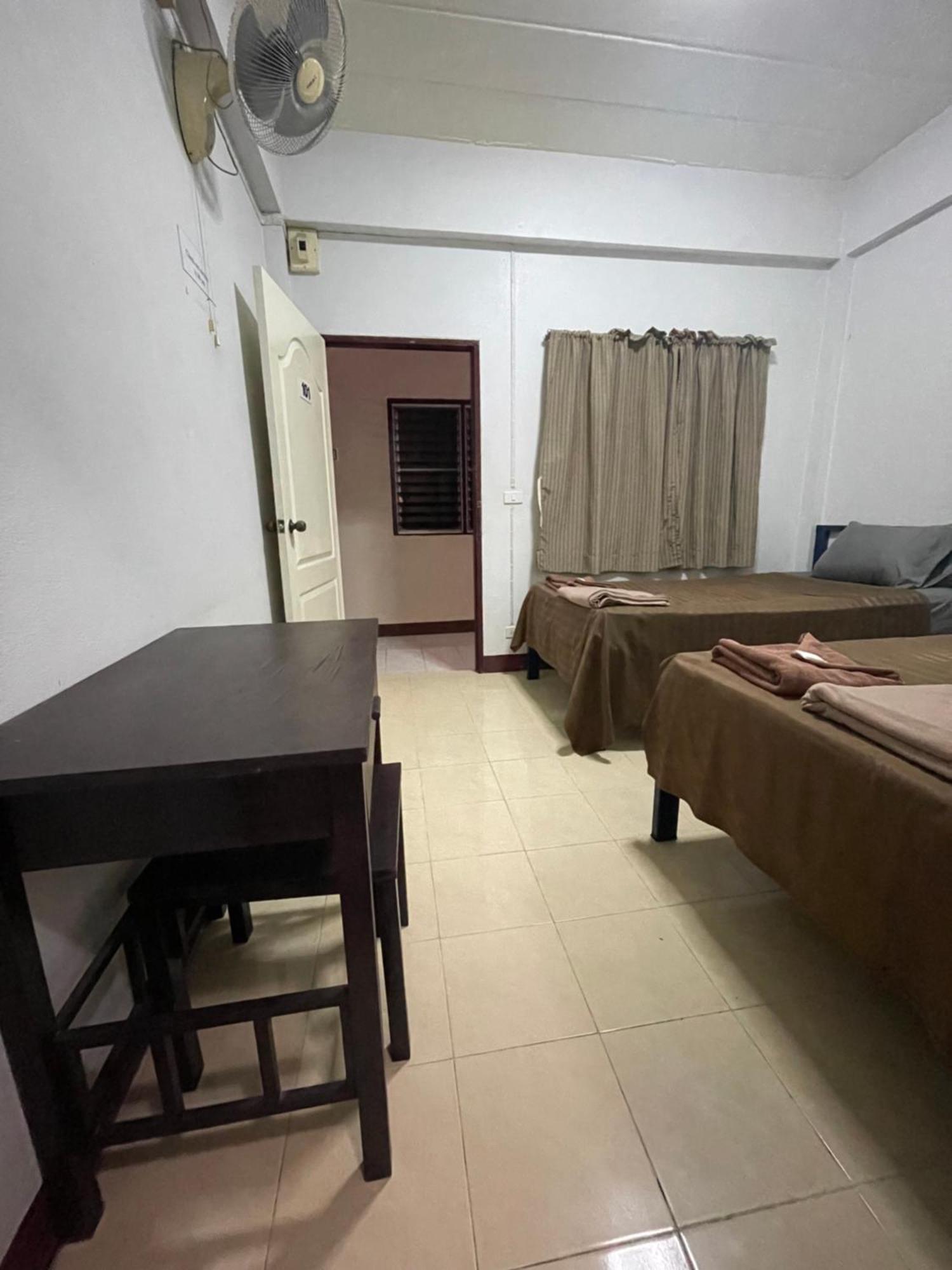 Jj Guesthouse Чиангмай Екстериор снимка